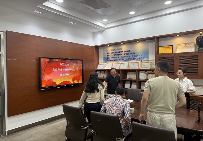 ʨ߽Яֶ˲ϻ ̩ɫչ»